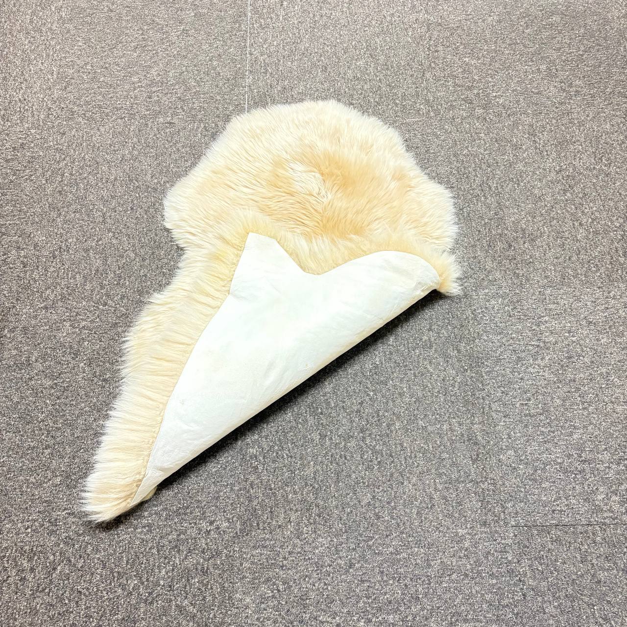 ムートンラグ シープスキン 羊毛皮ラグ 90×60cm ふわふわ長毛ファー